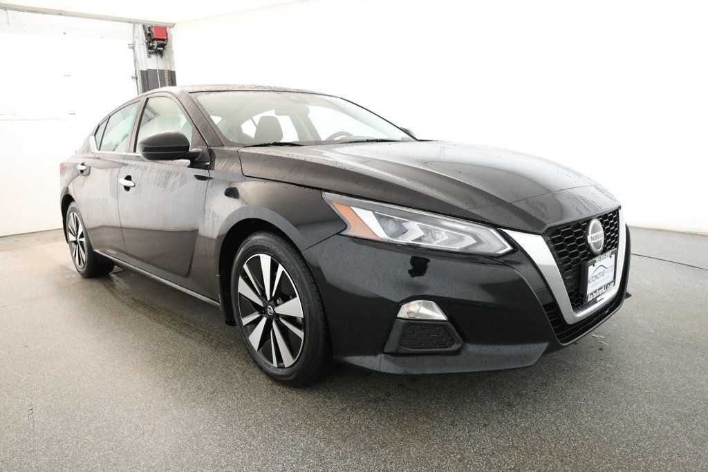 2022 Nissan Altima SV photo 3