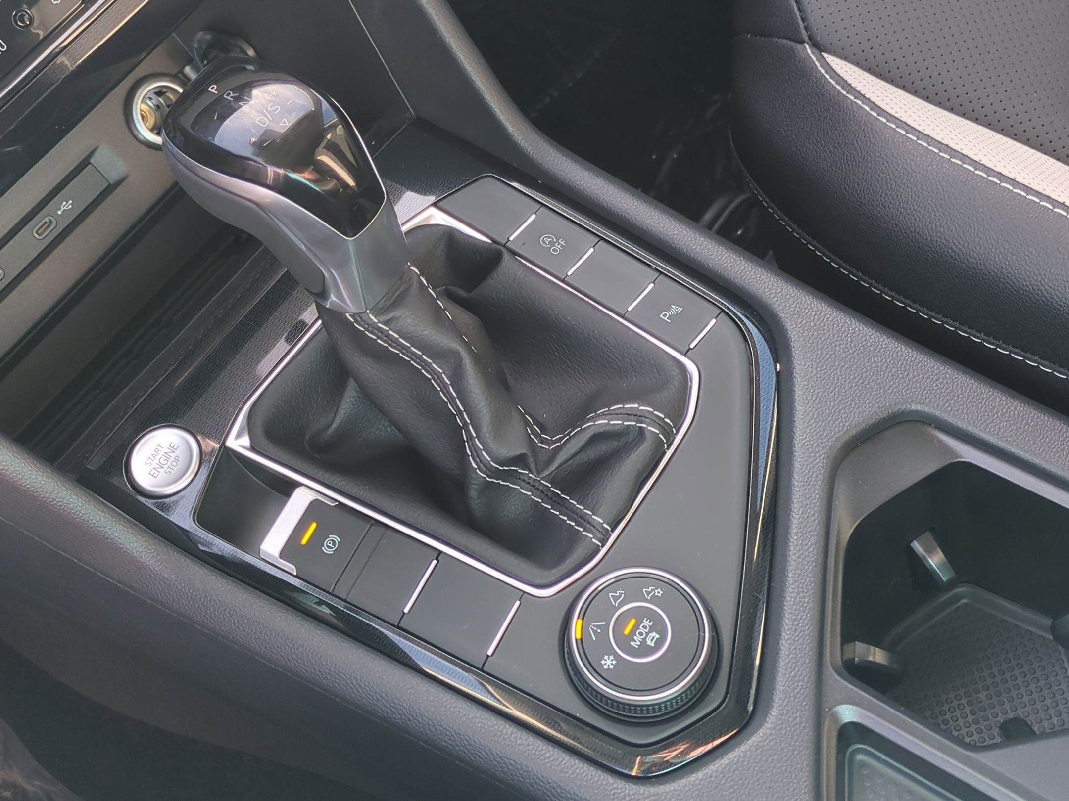 2025 Volkswagen Taos SEL photo 11