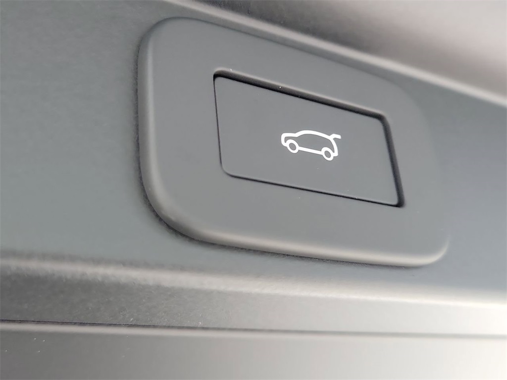 2025 Land Rover Range Rover SE photo 11