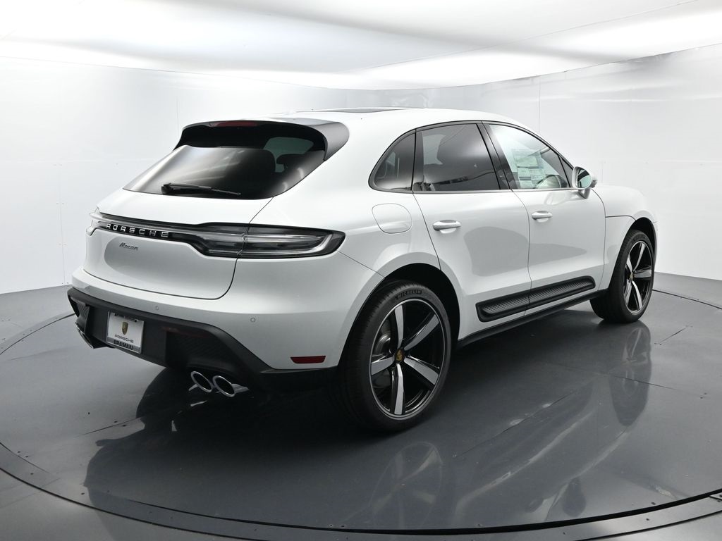 2026 Porsche Macan T photo 12