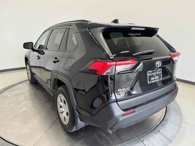 2021 Toyota RAV4 LE photo 9