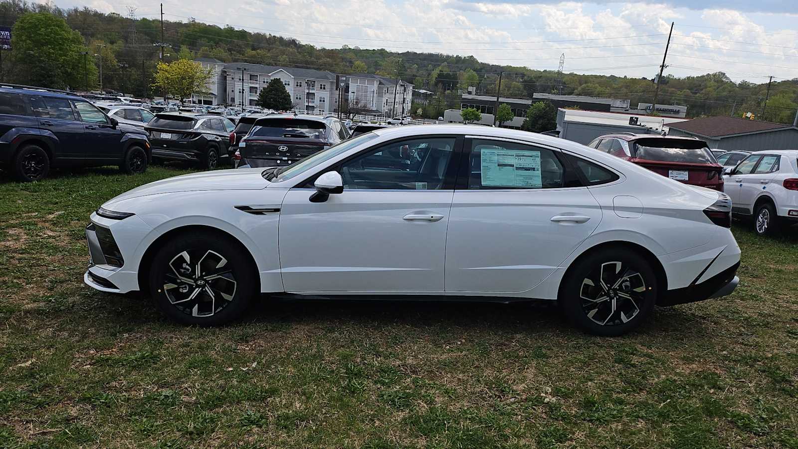 2025 Hyundai Sonata SEL photo 3