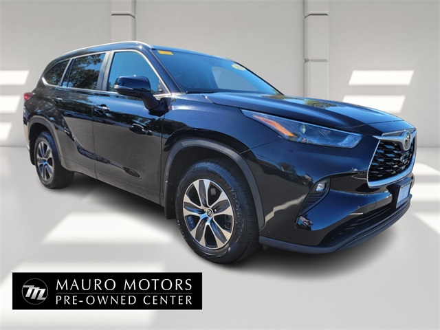 2023 Toyota Highlander XLE's photo