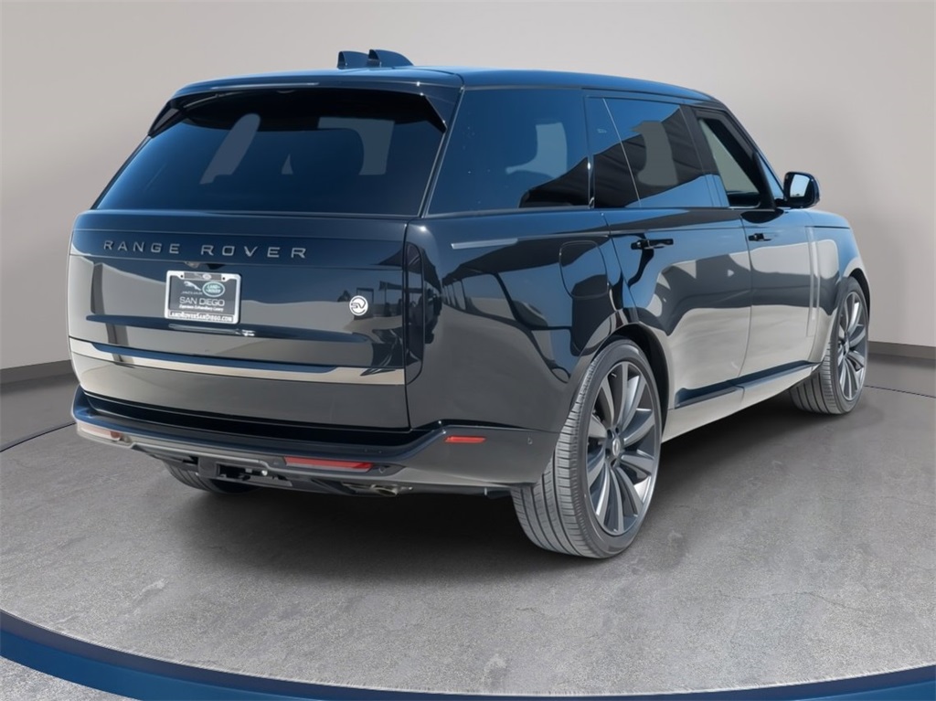 2025 Land Rover Range Rover SV photo 5