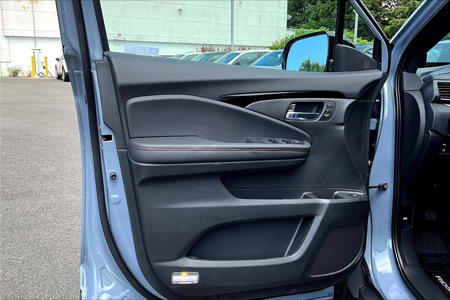 2025 Honda Ridgeline Black Edition photo 20