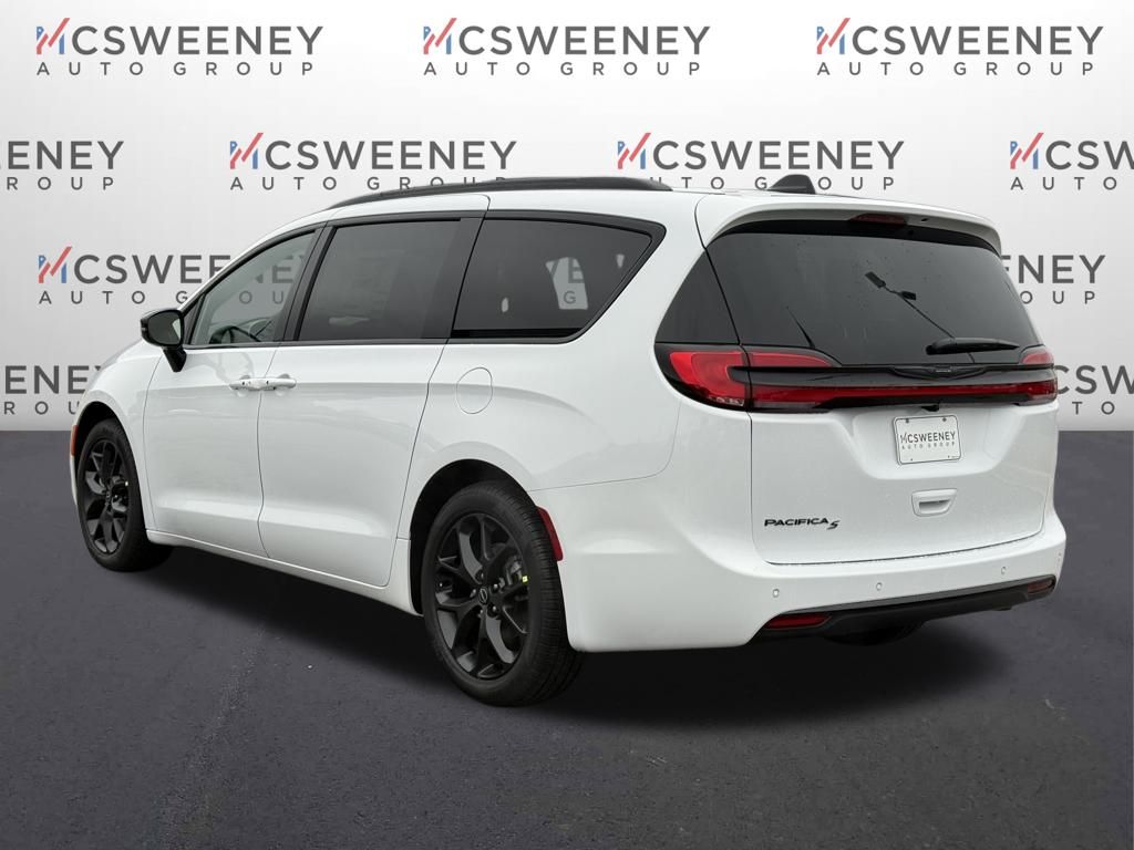 2026 Chrysler Pacifica photo 3
