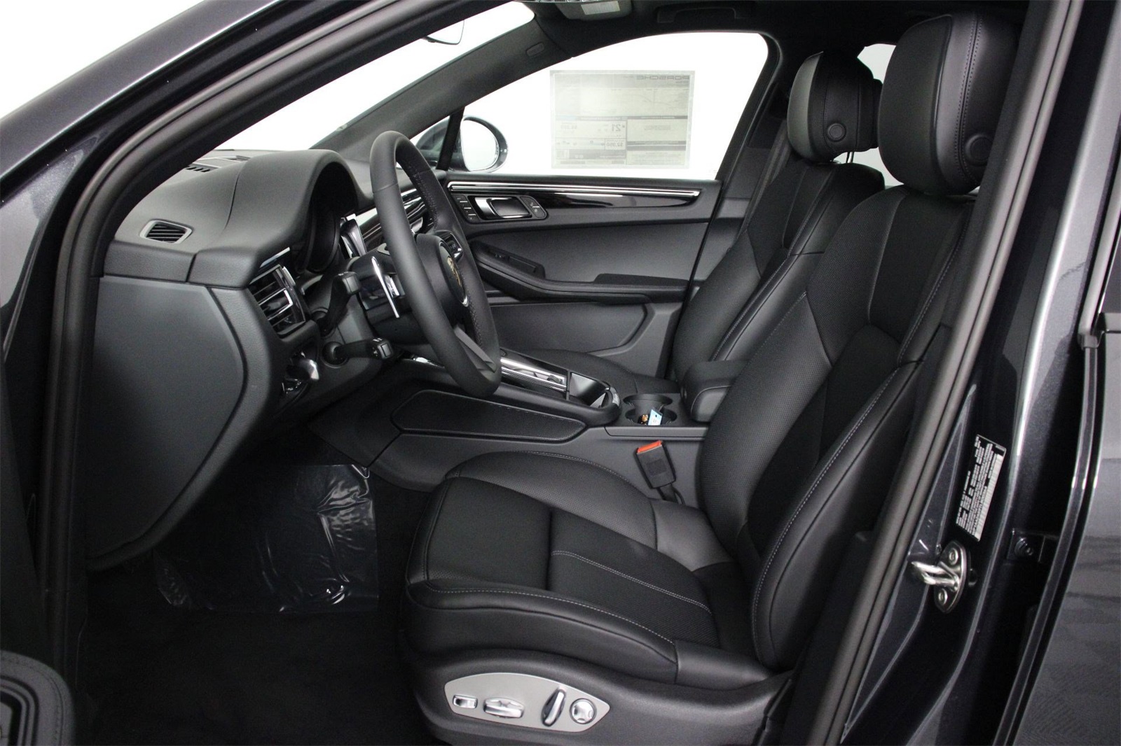 2026 Porsche Macan T photo 5