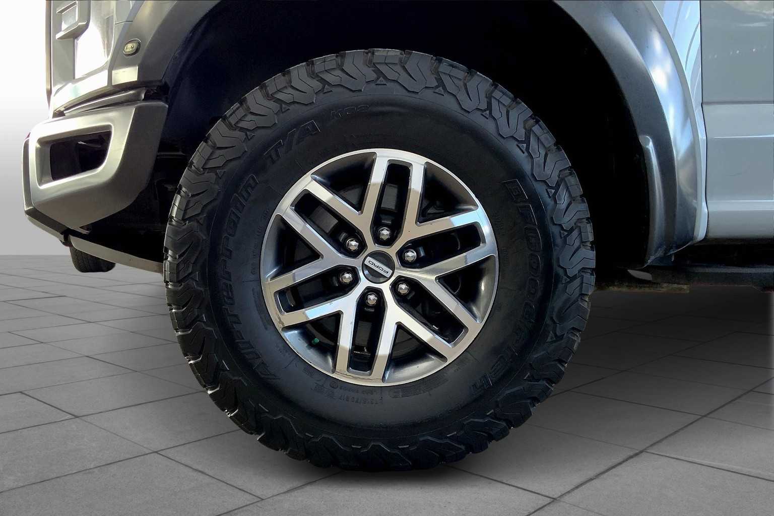 2017 Ford F-150 Raptor photo 9