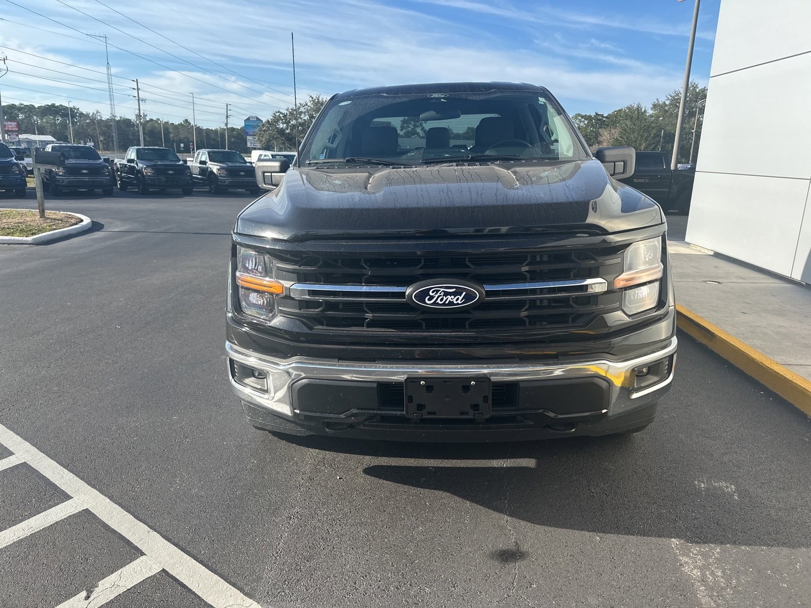 2025 Ford F-150 XLT photo 2