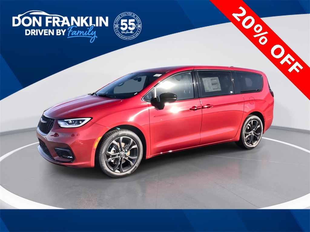 2026 Chrysler Pacifica Select's photo