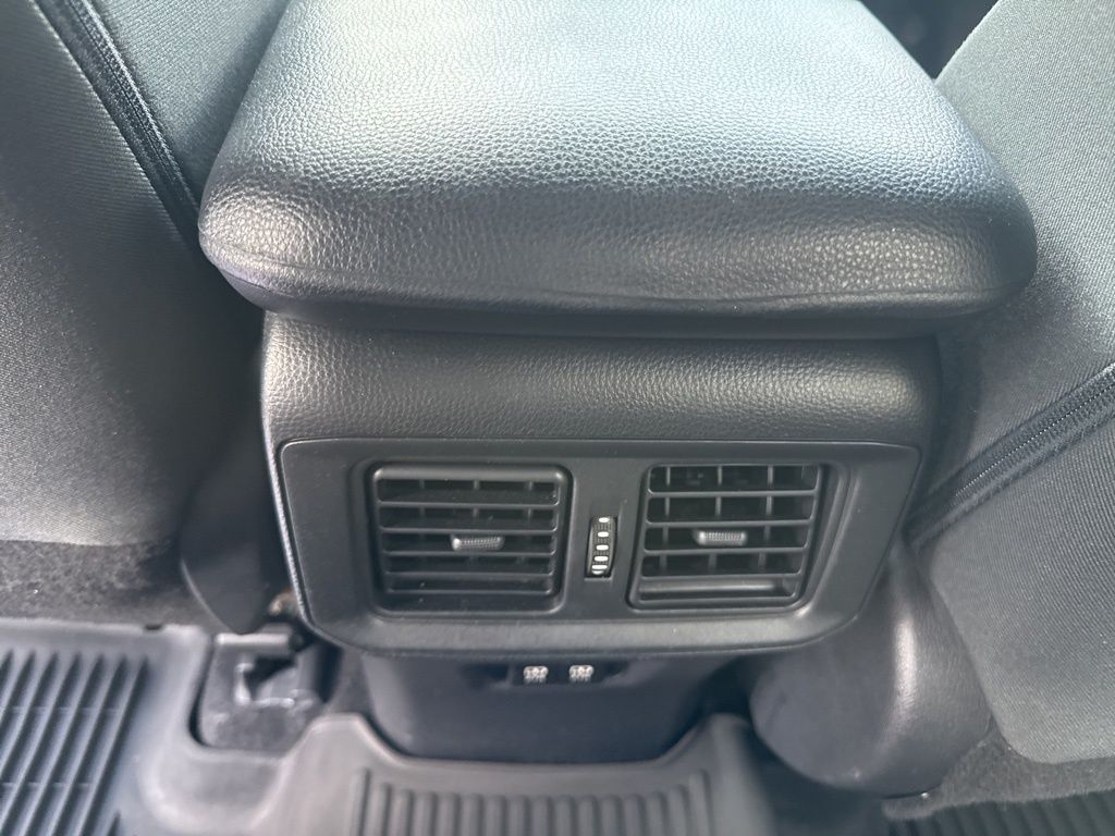 2021 Toyota RAV4 XLE photo 24