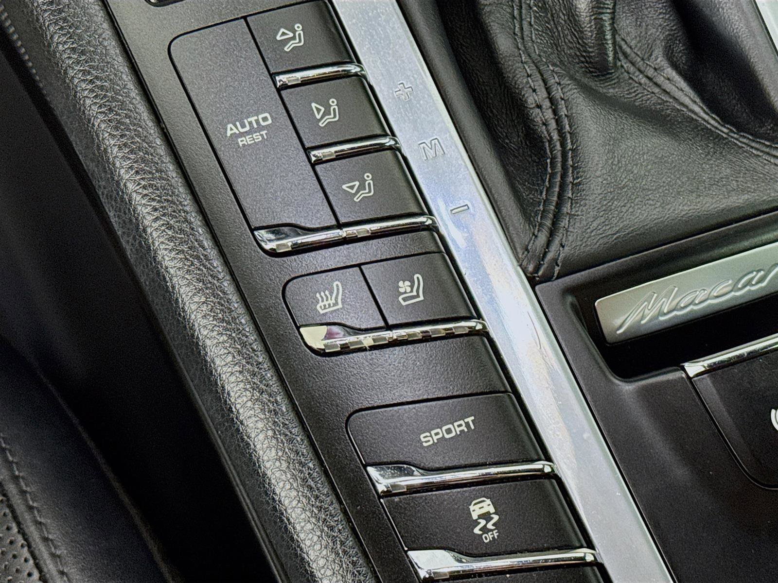 2018 Porsche Macan Base photo 22