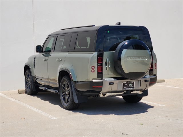 2025 Land Rover Defender 130 X-Dynamic SE photo 3