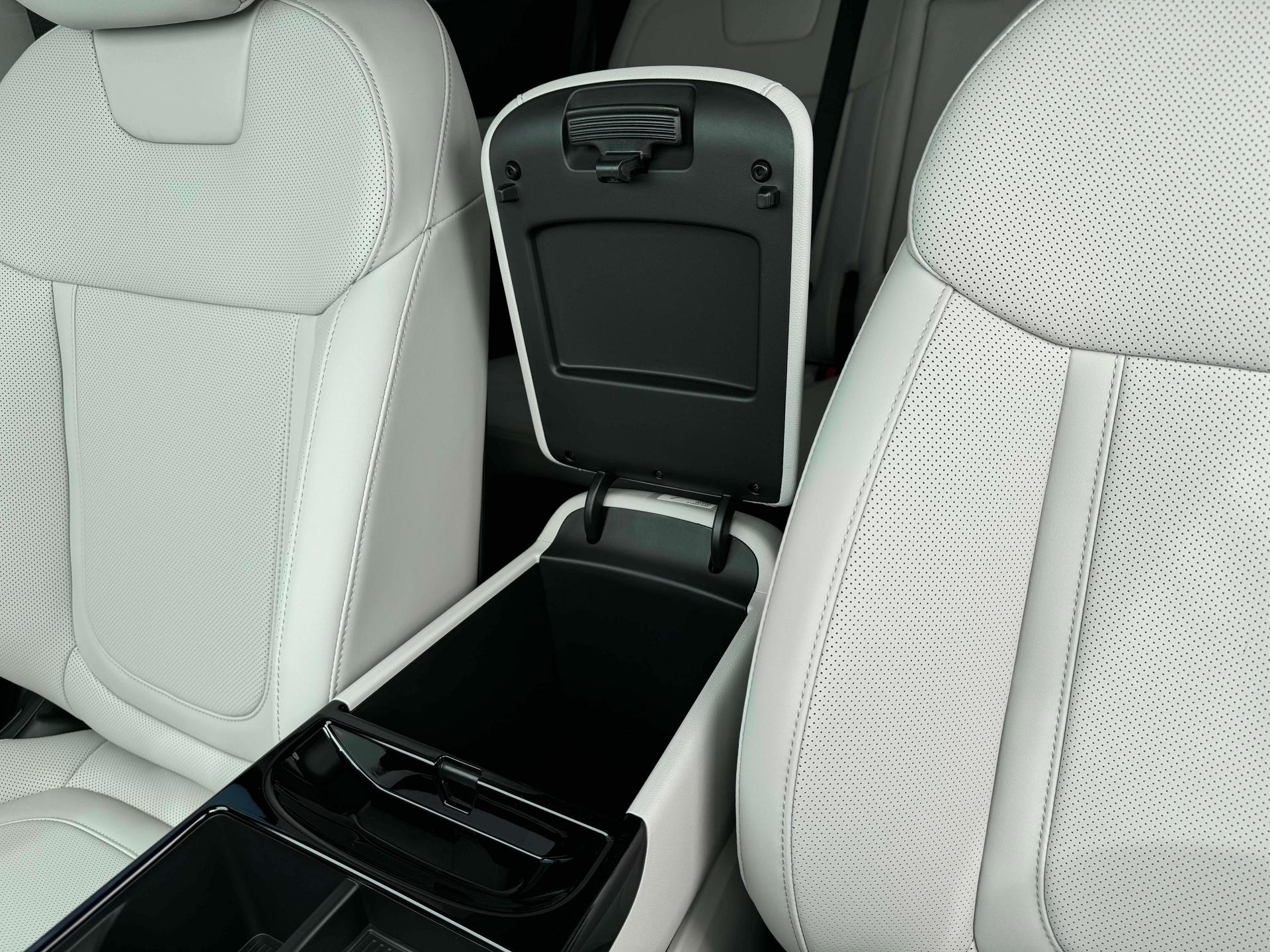 New 2025 Gray Hyundai SEL Convenience image 18
