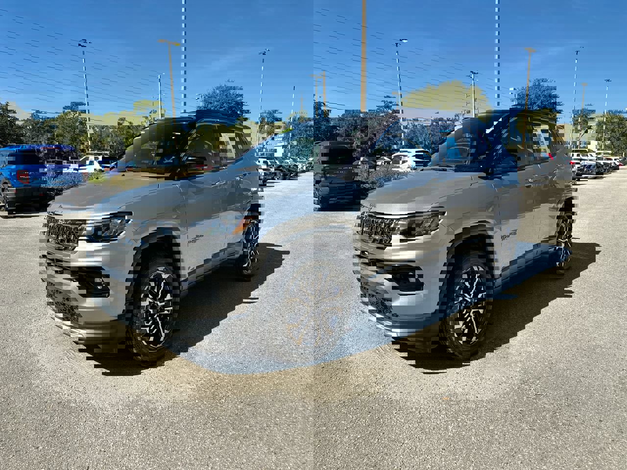 2023 Jeep Compass Limited photo 2