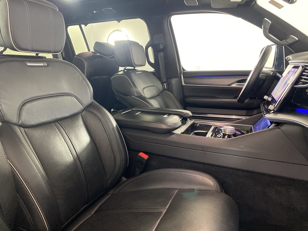 2024 Jeep Wagoneer L Series II Obsidian photo 6