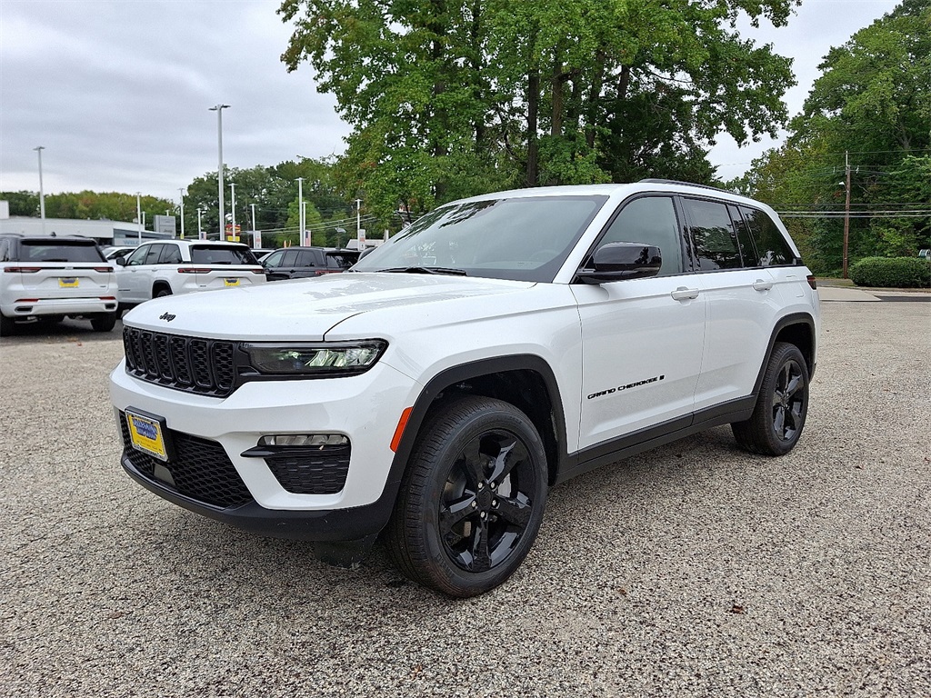 2025 Jeep Grand Cherokee Limited photo 2