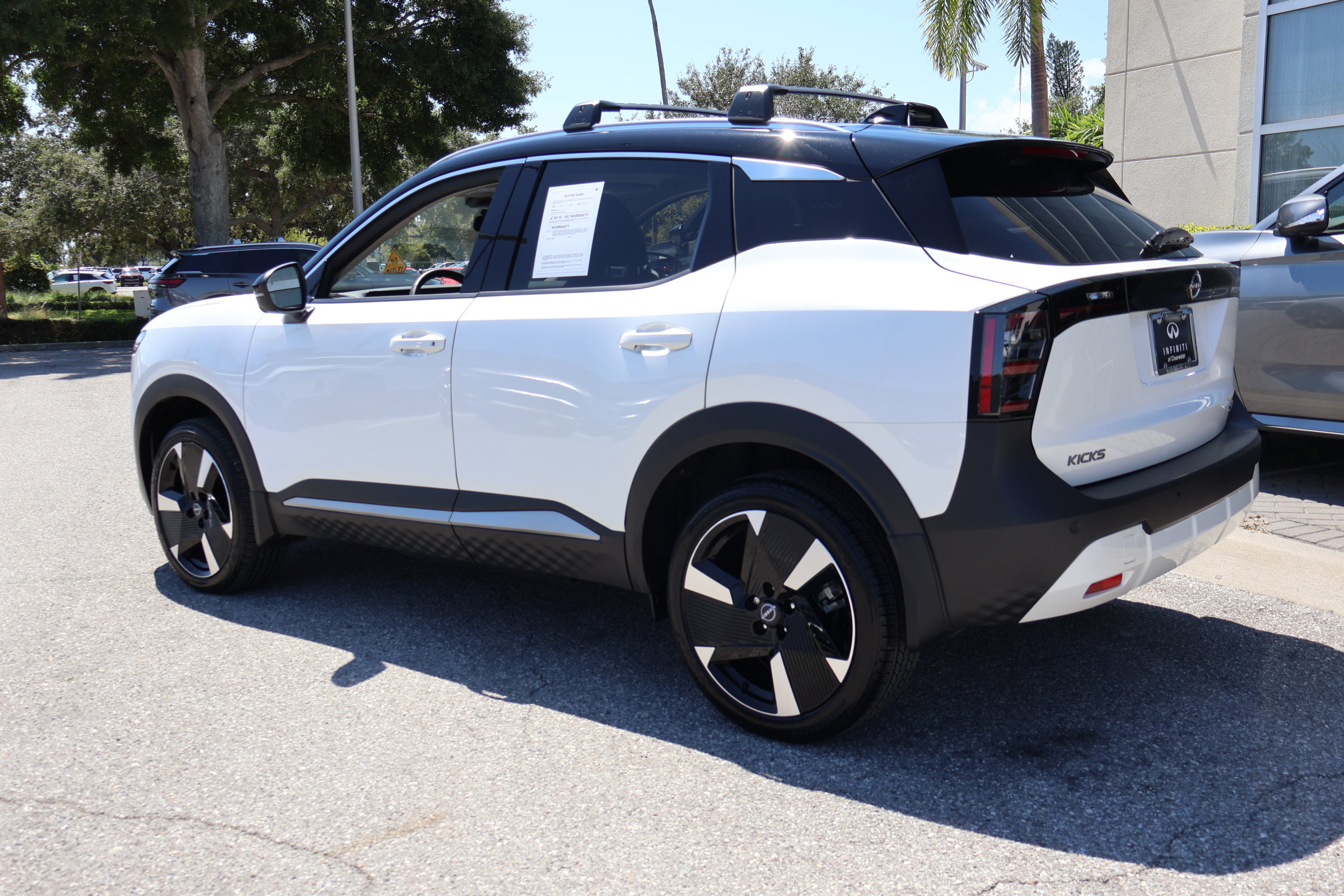 2025 Nissan Kicks SR photo 4