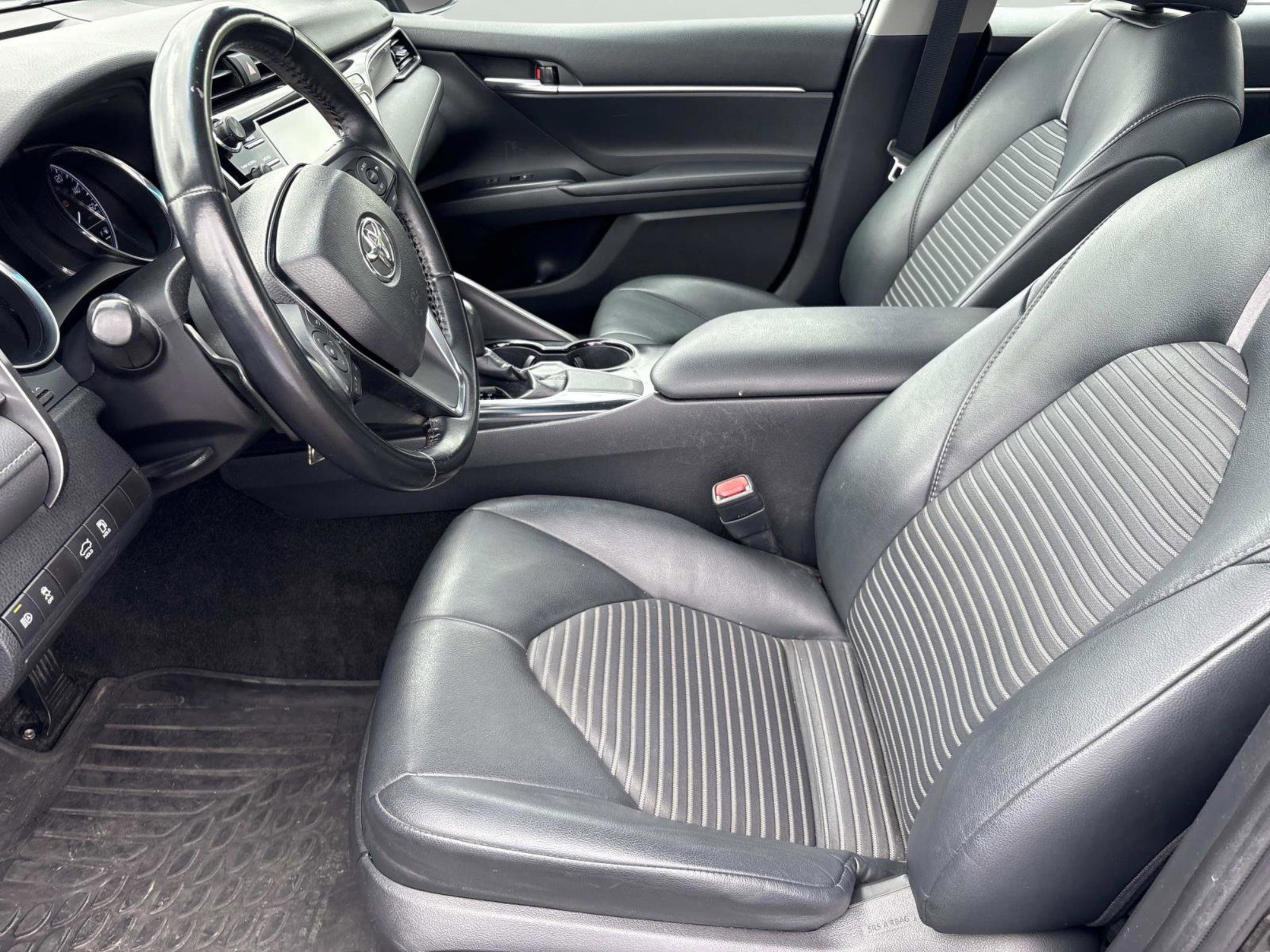 2019 Toyota Camry SE photo 23