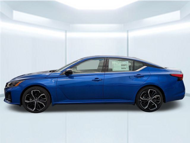 2025 Nissan Altima 2.5 SR photo 2