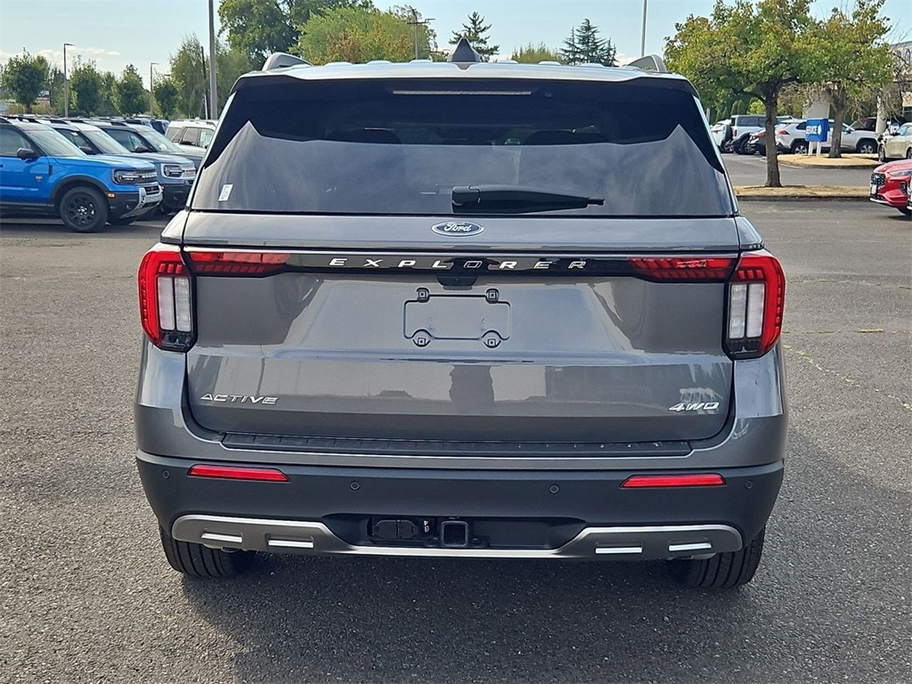 2025 Ford Explorer photo 3