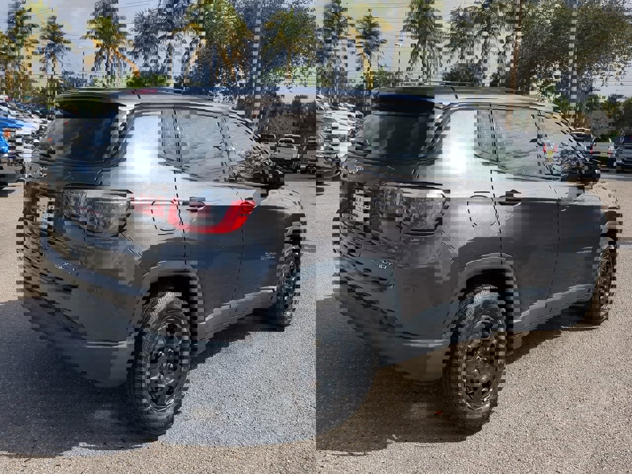 2017 Jeep Compass Sport photo 2