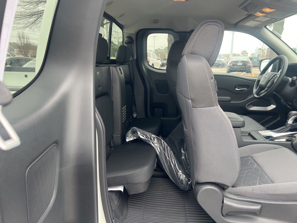 2025 Nissan Frontier King Cab SV photo 15