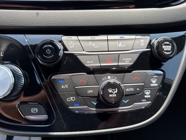 2025 Chrysler Voyager LX photo 34