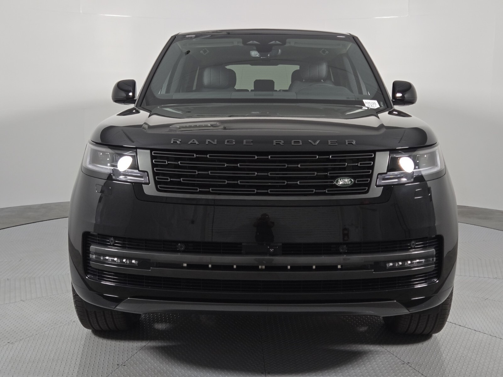 2025 Land Rover Range Rover SE photo 7