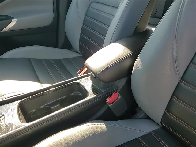 2024 Nissan Kicks SR photo 17