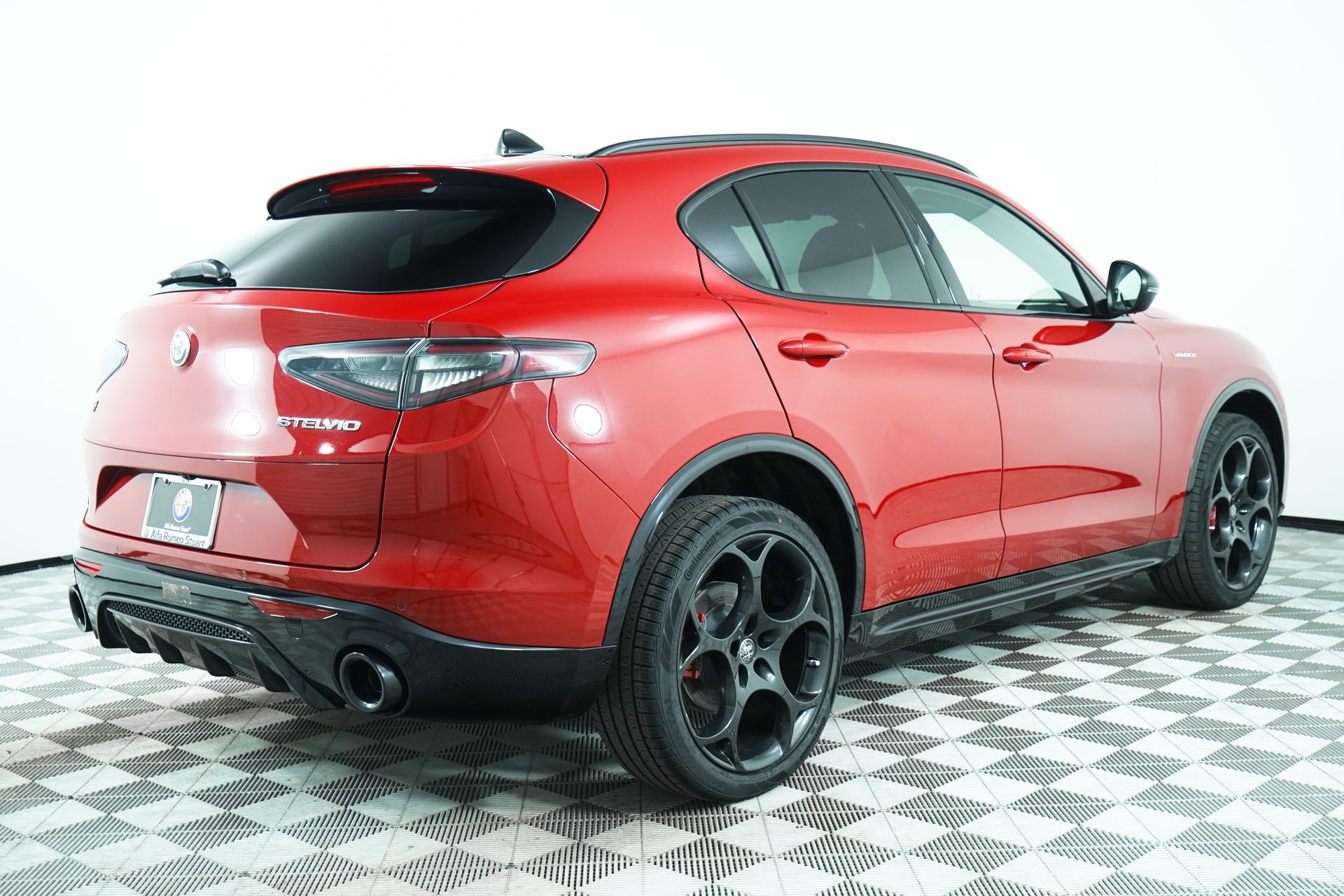 2024 Alfa Romeo Stelvio photo 6