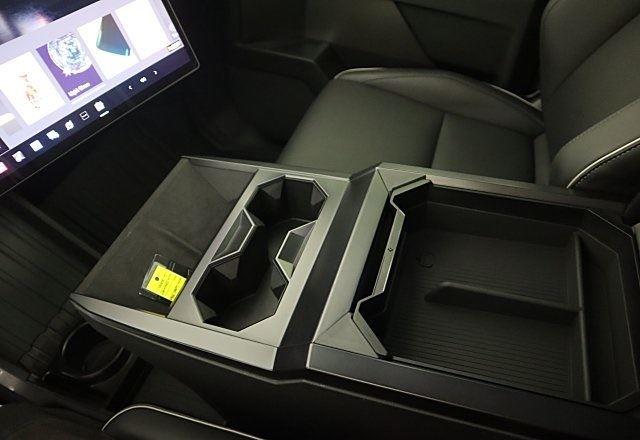 2024 Tesla Cybertruck photo 28