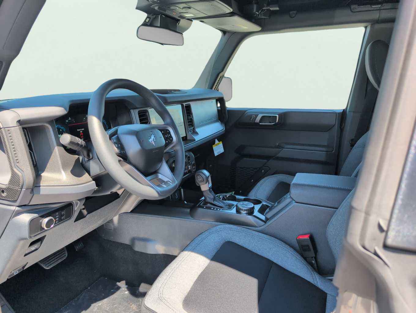 2025 Ford Bronco Base photo 7