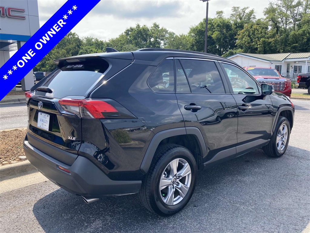 2024 Toyota RAV4 XLE photo 3