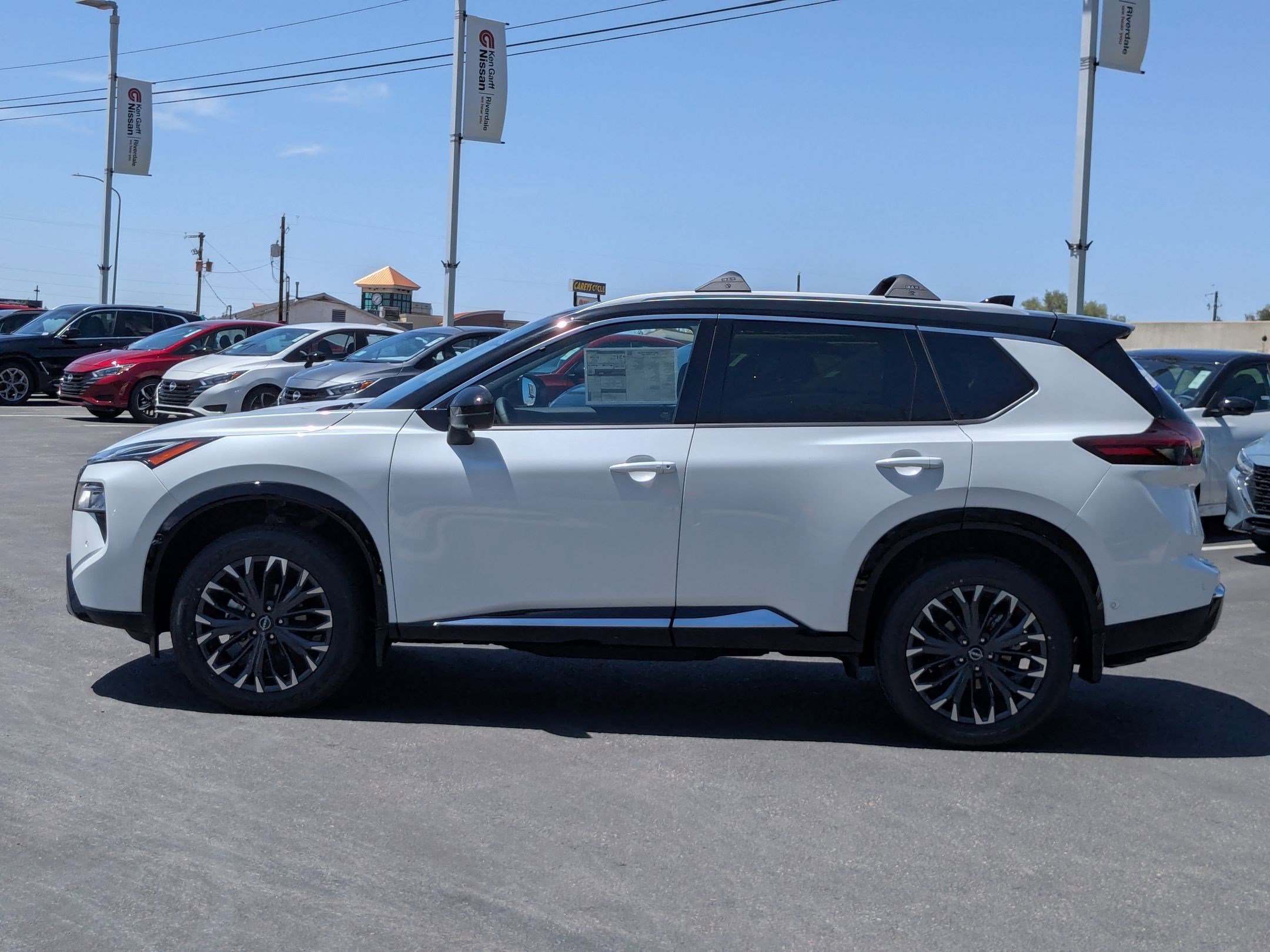 2025 Nissan Rogue Platinum photo 4