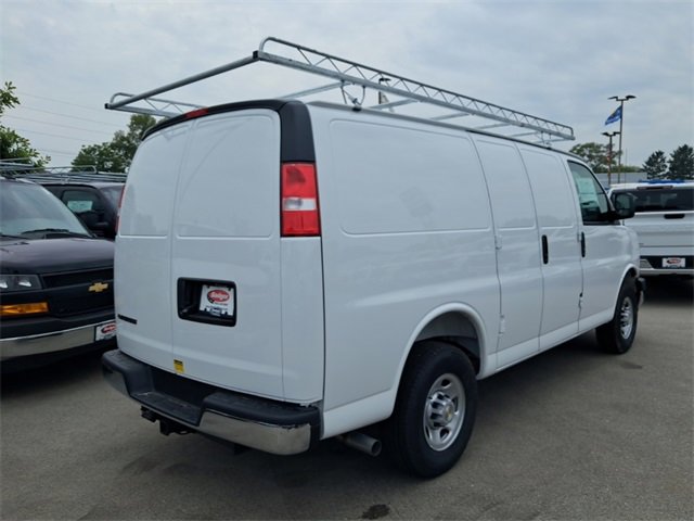 2025 Chevrolet Express Cargo 3500 photo 4