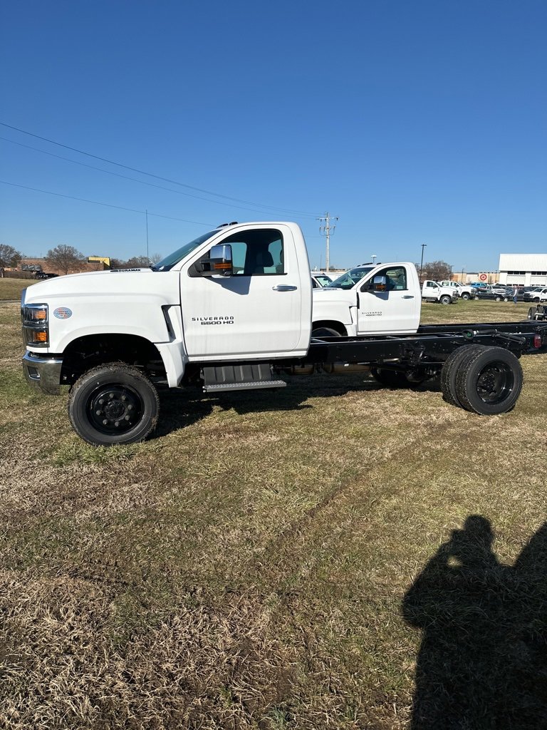 2024 Chevrolet Silverado 5500HD Work Truck photo 4
