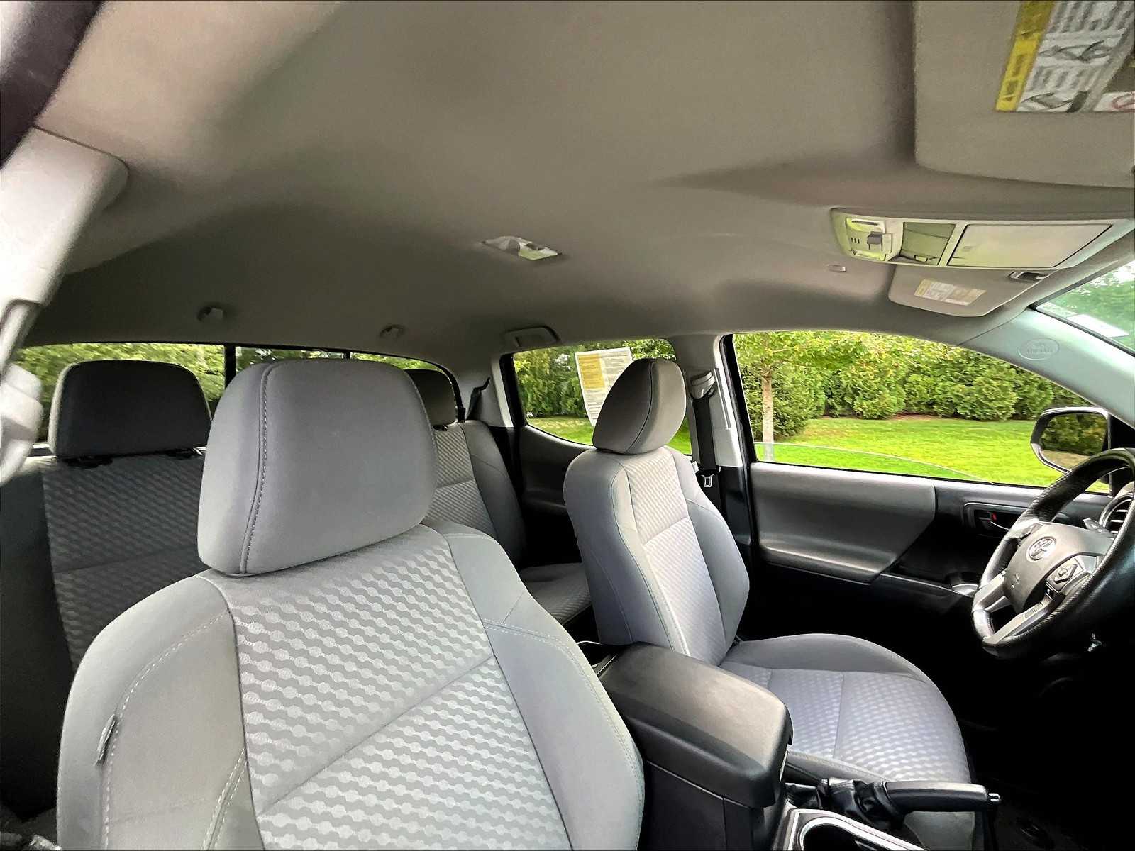 2022 Toyota Tacoma SR5 photo 22