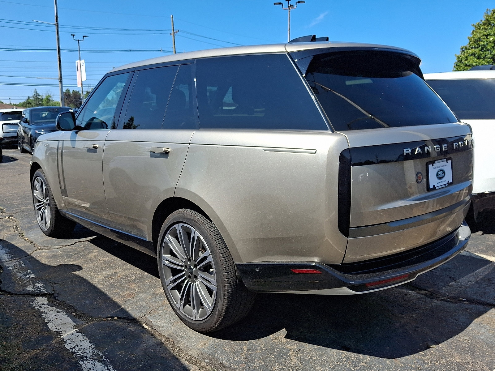 2024 Land Rover Range Rover SE photo 2
