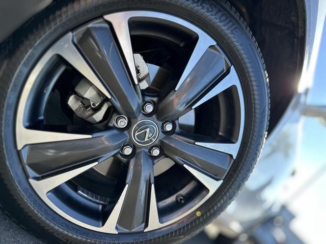 2021 Lexus UX 250h photo 4