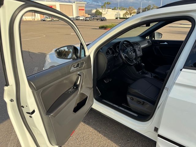 2021 Volkswagen Tiguan SE R-Line Black photo 22