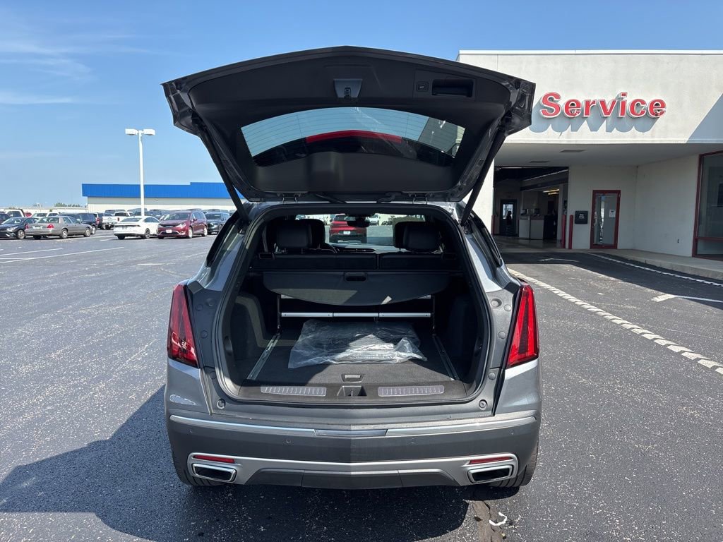 2022 Cadillac XT5 Platinum Premium Luxury photo 2