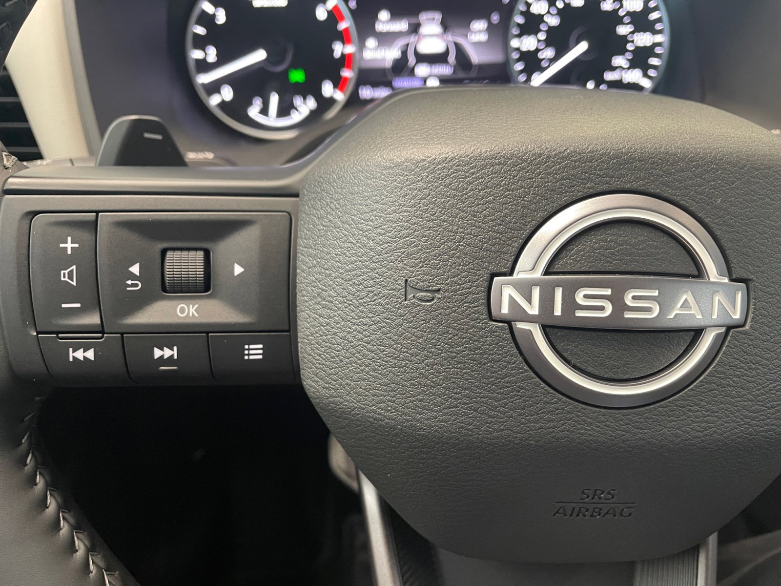 2025 Nissan Rogue SV photo 15