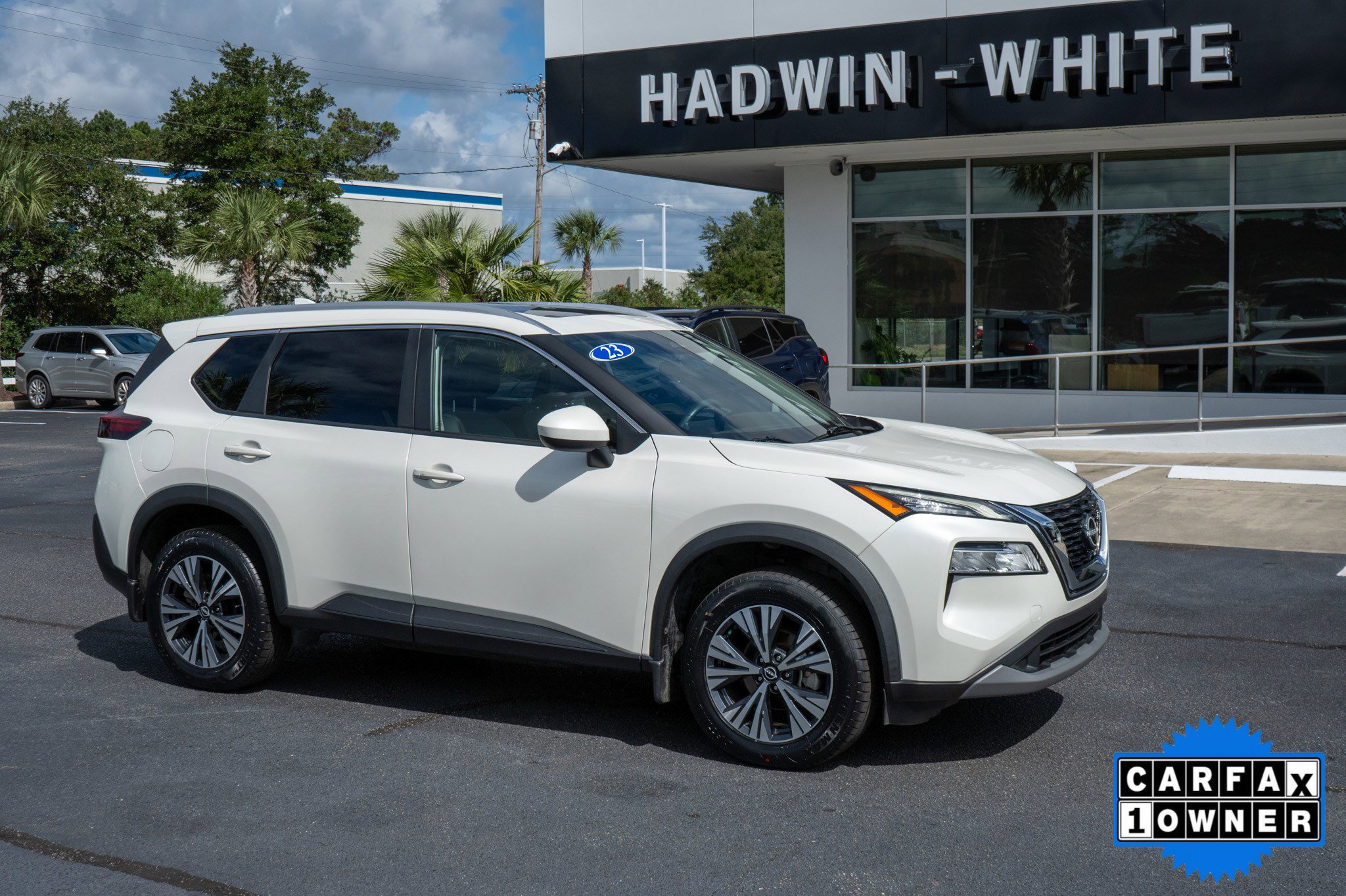 2023 Nissan Rogue SV's photo