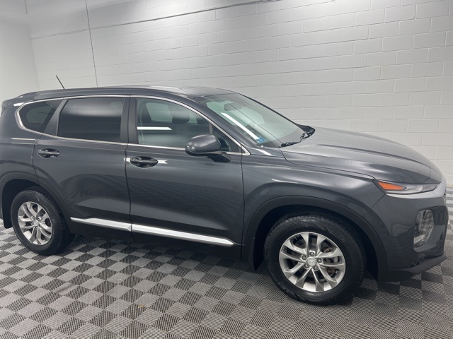 2020 Hyundai Santa Fe SE photo 3