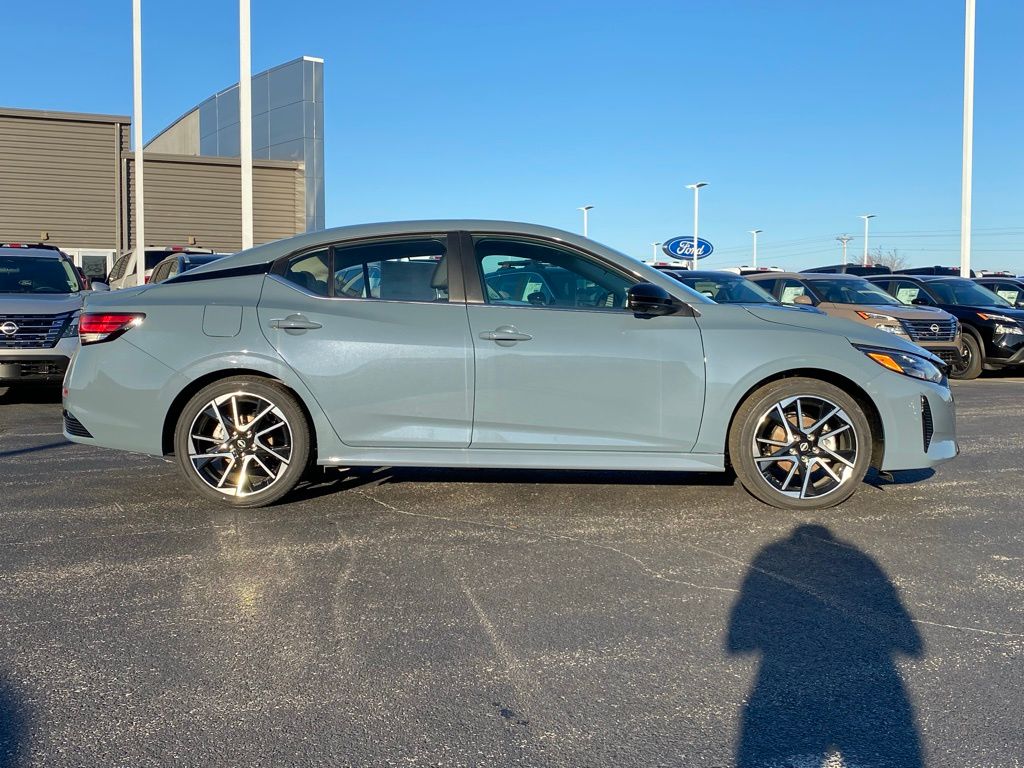 2025 Nissan Sentra SR photo 3