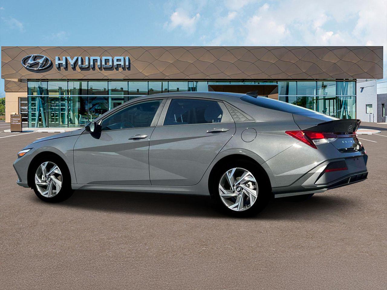 2025 Hyundai Elantra SEL Sport photo 4