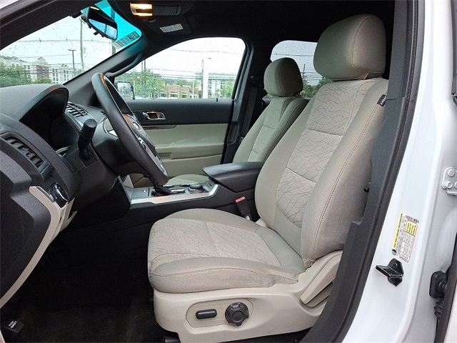 2013 Ford Explorer Base photo 14