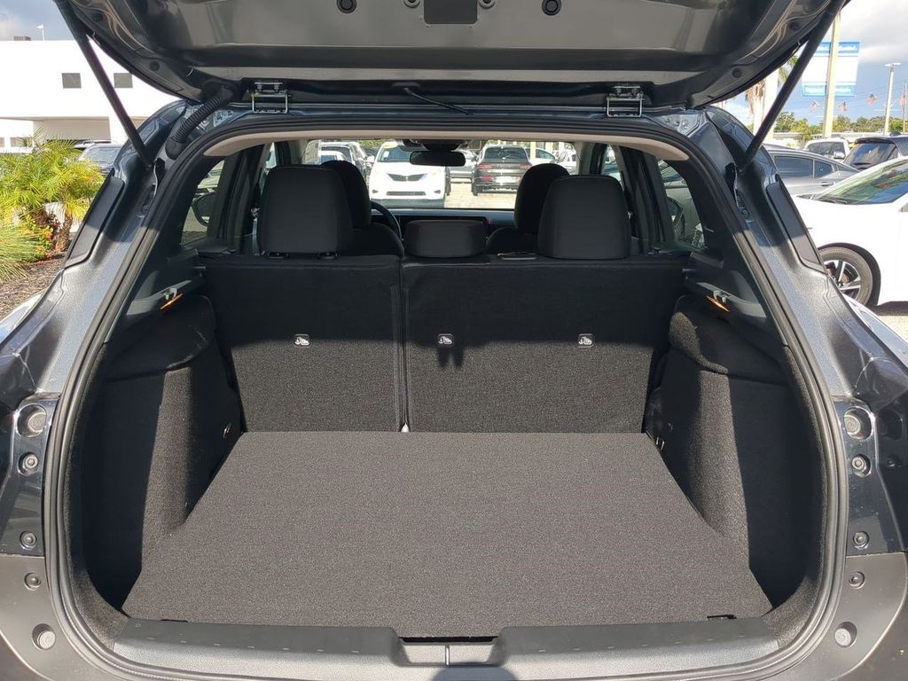 2025 Nissan Kicks SV photo 7