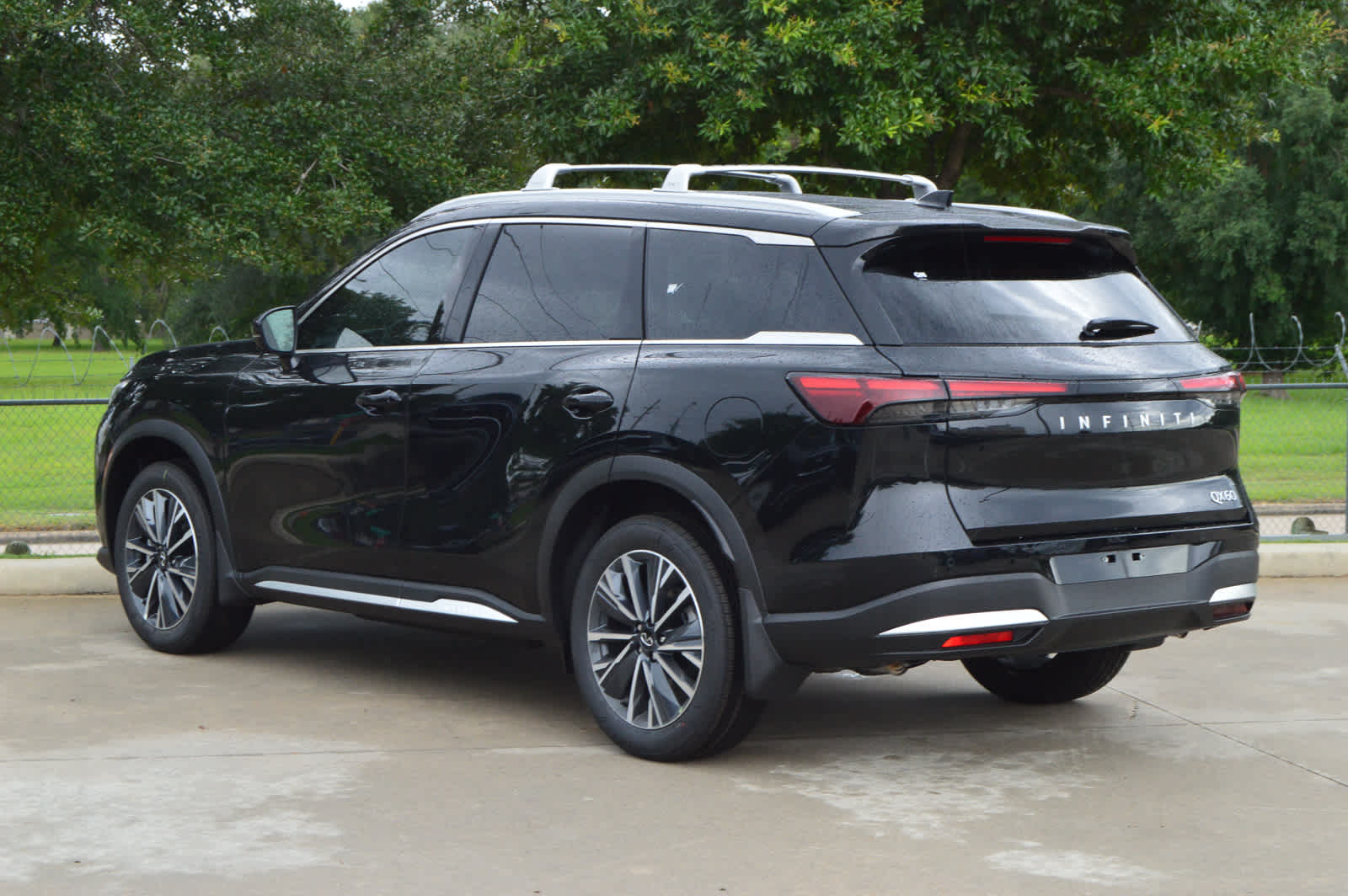 2026 Infiniti QX60 Luxe photo 4